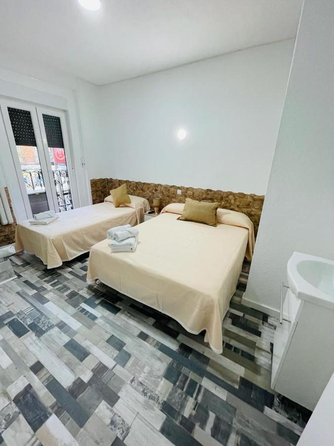 Hostal Noche Y Dia Madryt Zewnętrze zdjęcie