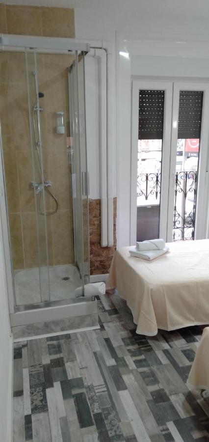 Hostal Noche Y Dia Madryt Zewnętrze zdjęcie
