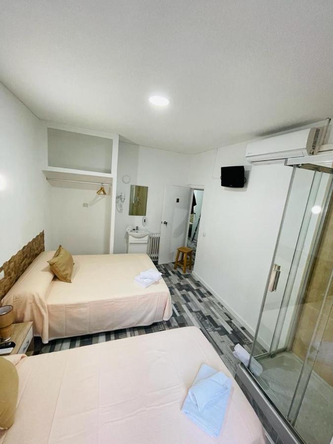 Hostal Noche Y Dia Madryt Zewnętrze zdjęcie