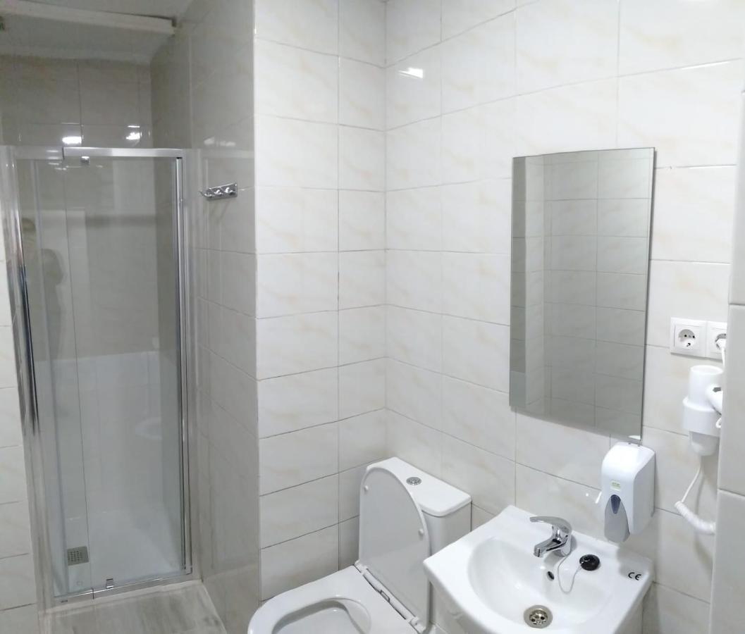 Hostal Noche Y Dia Madryt Zewnętrze zdjęcie