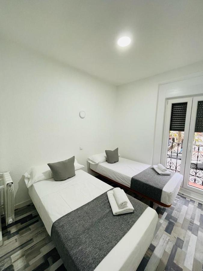 Hostal Noche Y Dia Madryt Zewnętrze zdjęcie