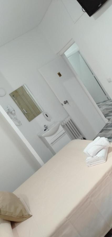 Hostal Noche Y Dia Madryt Zewnętrze zdjęcie