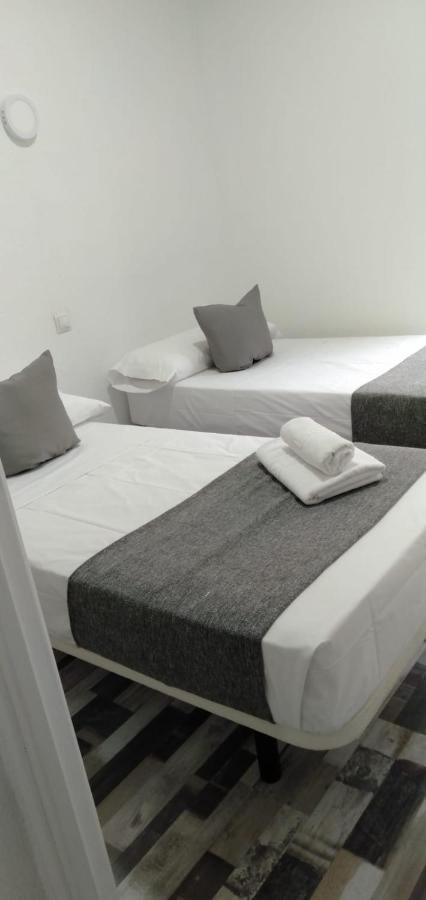 Hostal Noche Y Dia Madryt Zewnętrze zdjęcie