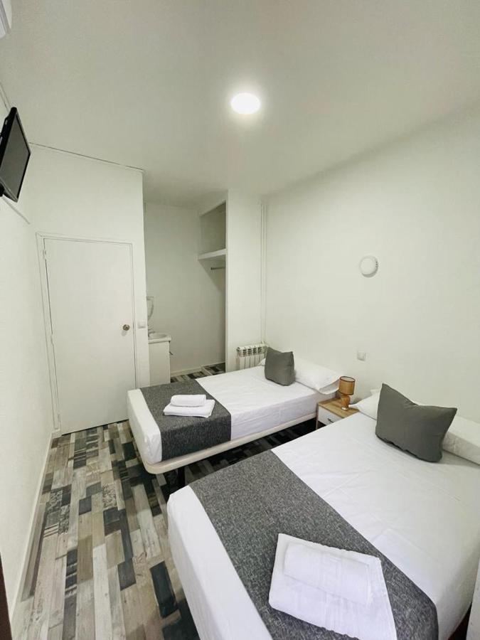 Hostal Noche Y Dia Madryt Zewnętrze zdjęcie