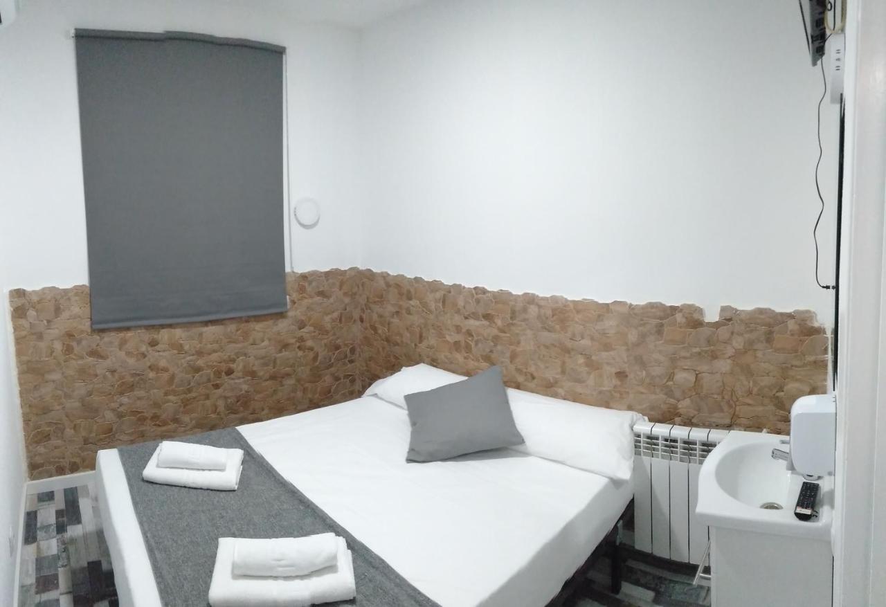 Hostal Noche Y Dia Madryt Zewnętrze zdjęcie
