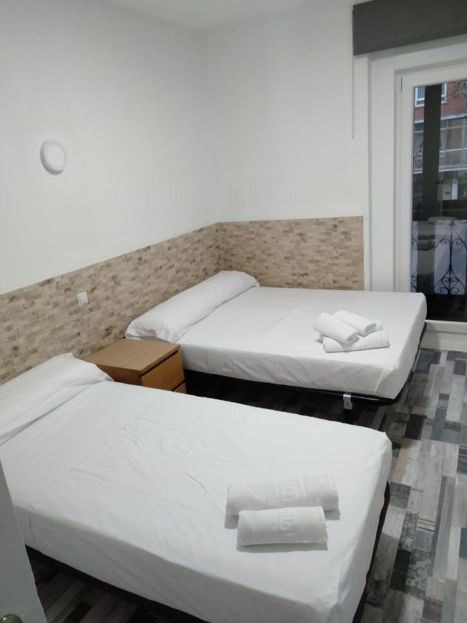 Hostal Noche Y Dia Madryt Zewnętrze zdjęcie