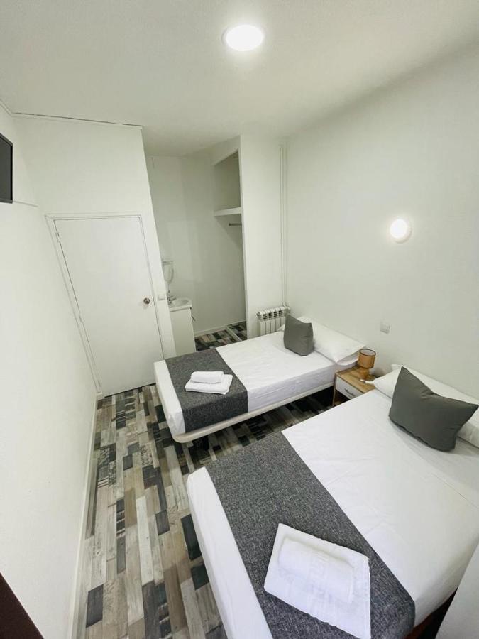 Hostal Noche Y Dia Madryt Zewnętrze zdjęcie