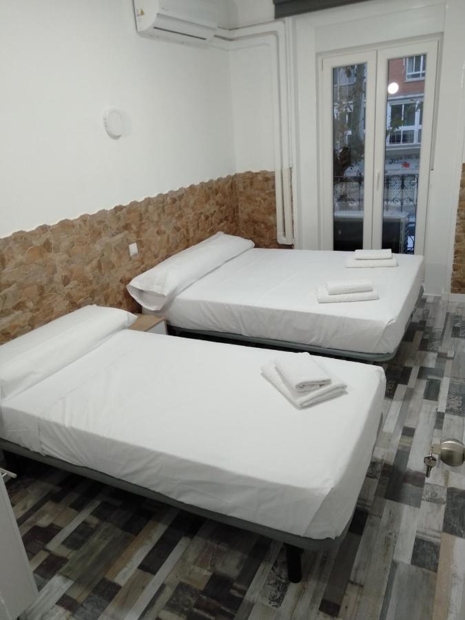 Hostal Noche Y Dia Madryt Zewnętrze zdjęcie