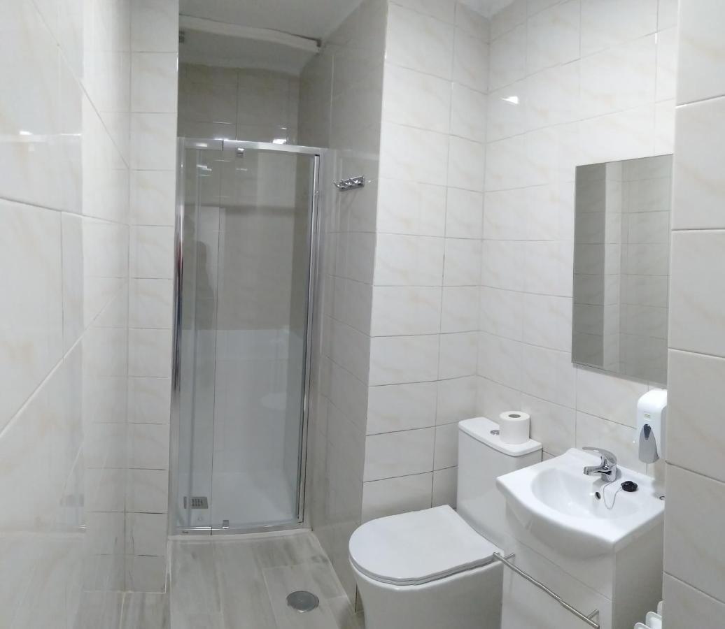Hostal Noche Y Dia Madryt Zewnętrze zdjęcie